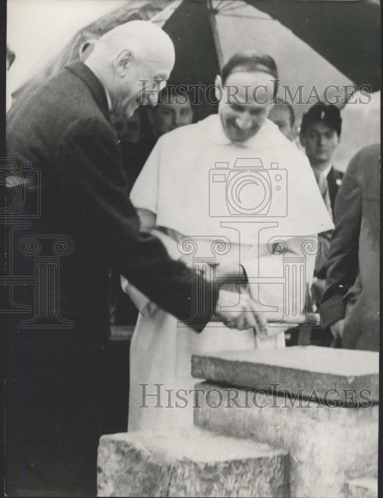 1958 Press Photo Dominican Monk Father George Pire Awarded Nobel Peace Prize - Historic Images