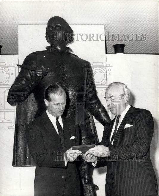 1964 Press Photo Sir Fordham Flower &Duke of Edinburgh - Historic Images