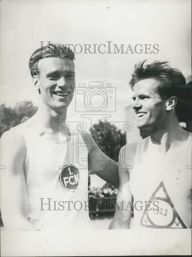 Press Photo Olympian Karl Friedrich Haas with French compatriot. - Historic Images
