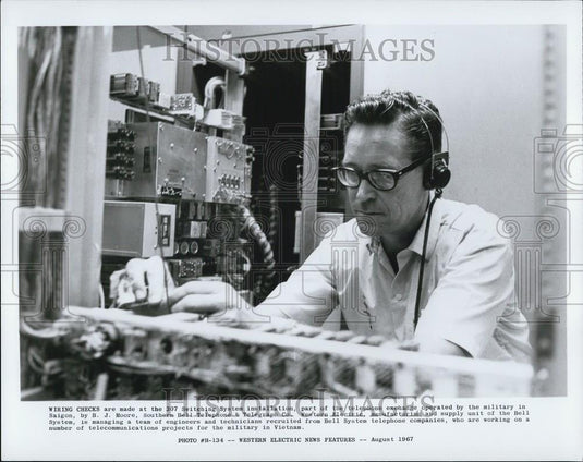 1967 Press Photo Wiring Checks Are Made At The 307 Switching System Installation - Historic Images