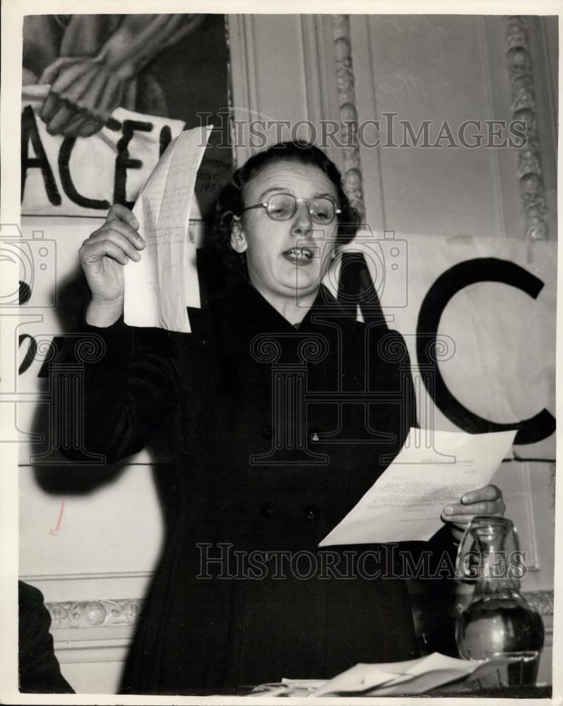 1953 Press Photo Miss M.Philbert secretary of the &quot;Teachers for Peace&quot; - Historic Images