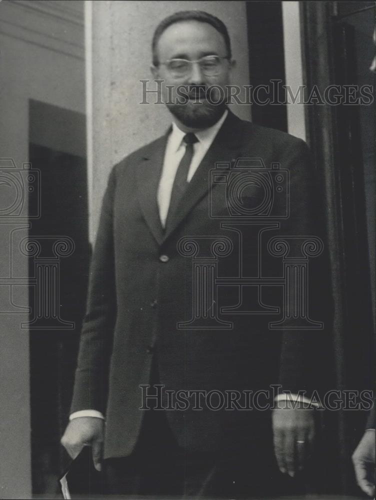 1965 Press Photo Minister of Agriculture Back From Summer Holidays - Historic Images