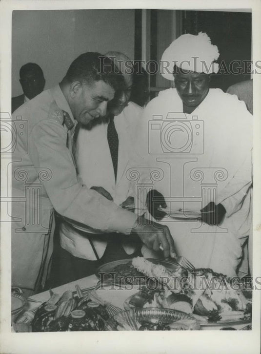 1952 Press Photo Egypt's General Mohammed Neguib &Sudan Delegates - Historic Images