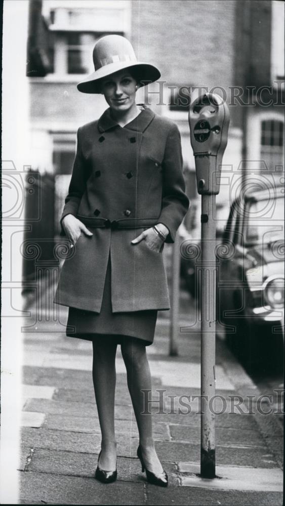 1967 Press Photo average Briton&#39;s image of a judge - Historic Images