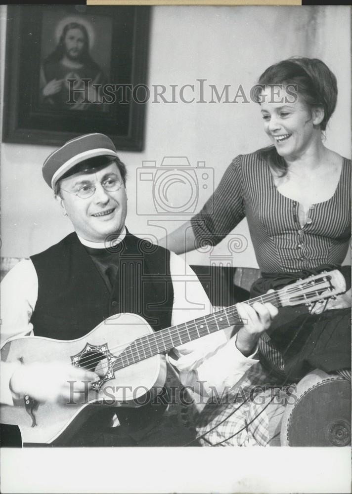 1967 Press Photo Maria Schell and Veit Relin doing the &quot;rectory comedy.&quot; - Historic Images