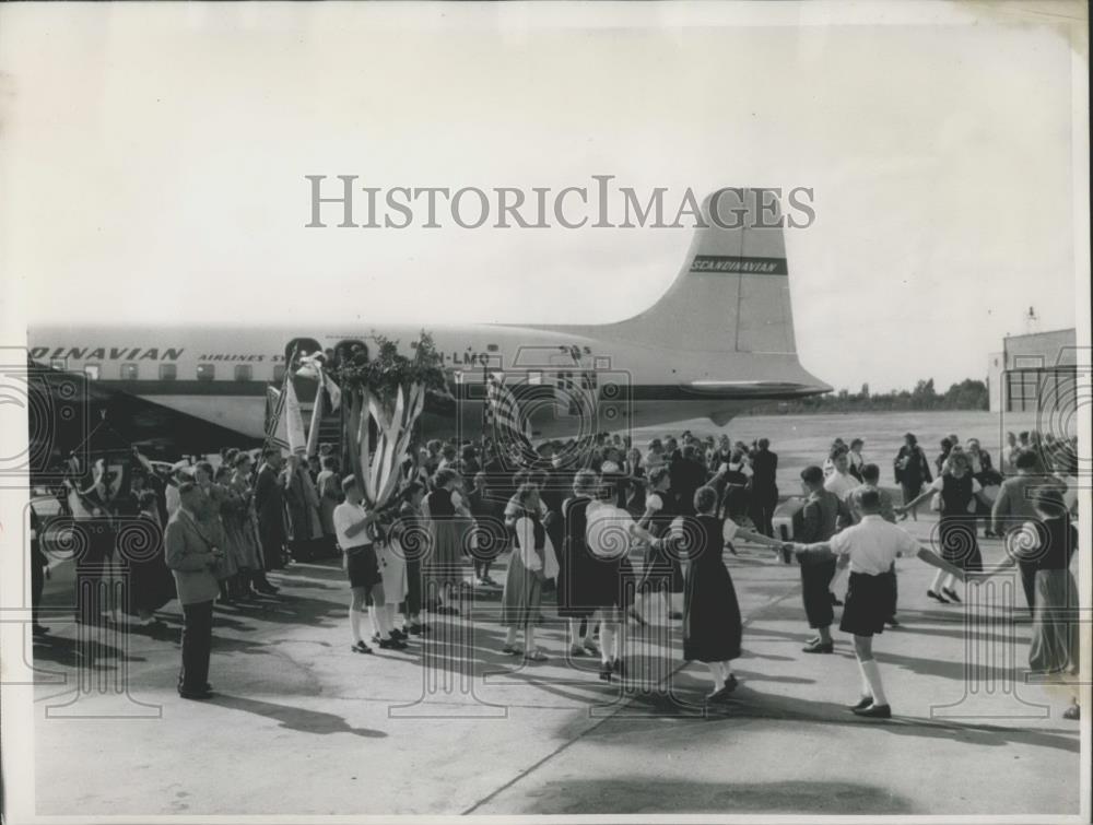 Press Photo North-Germans from NY return to Germany for visit after 30 yrs - Historic Images