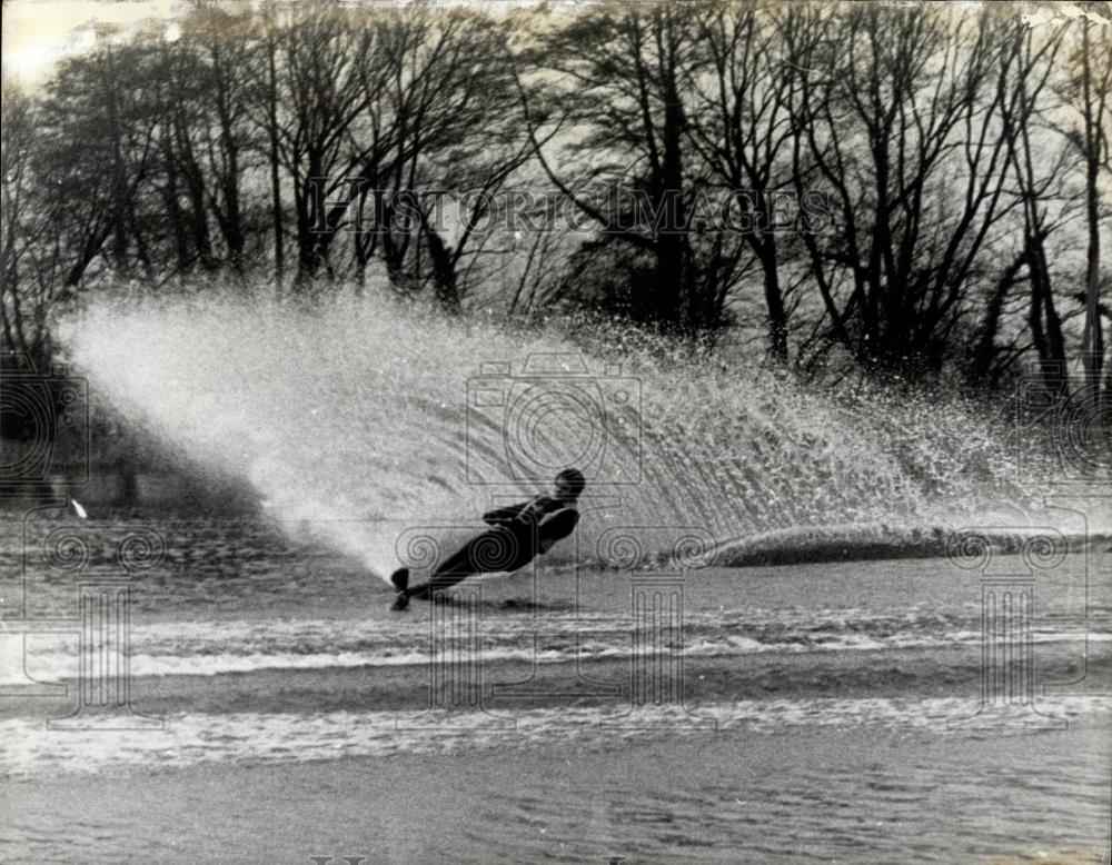 1965 Press Photo Hardy water skier Jeannette Stewart-Wood - Historic Images