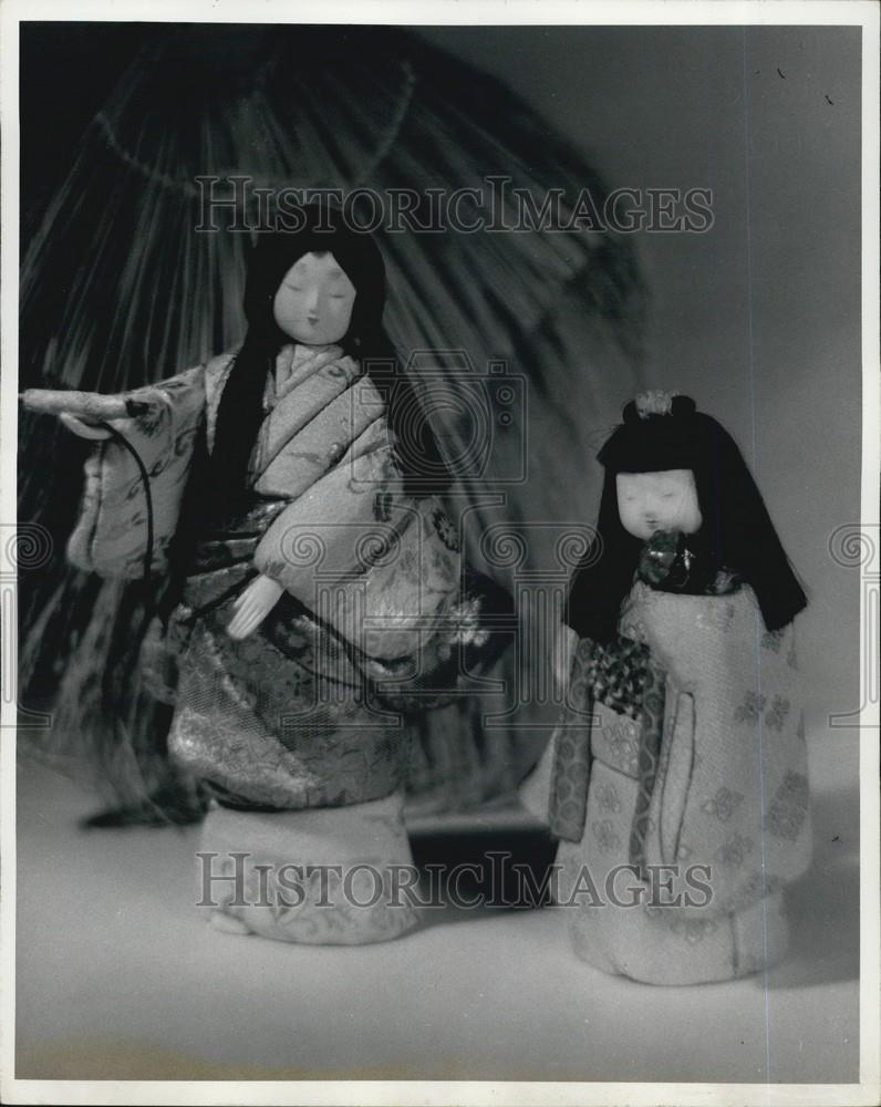 Press Photo Two art dolls - Historic Images