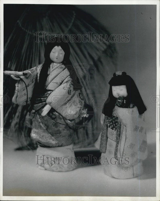 Press Photo Two art dolls - Historic Images