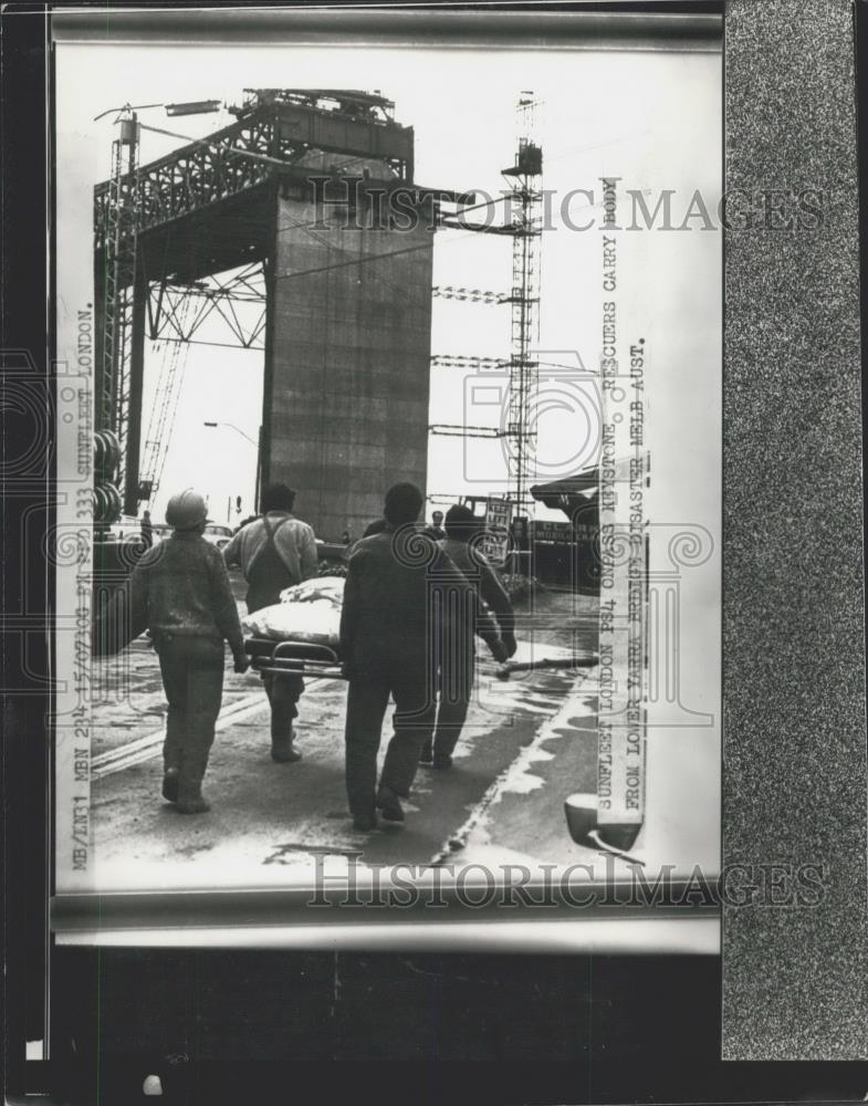 1970 Press Photo 20 Dead In Bridge Collapse In Australia - Historic Images