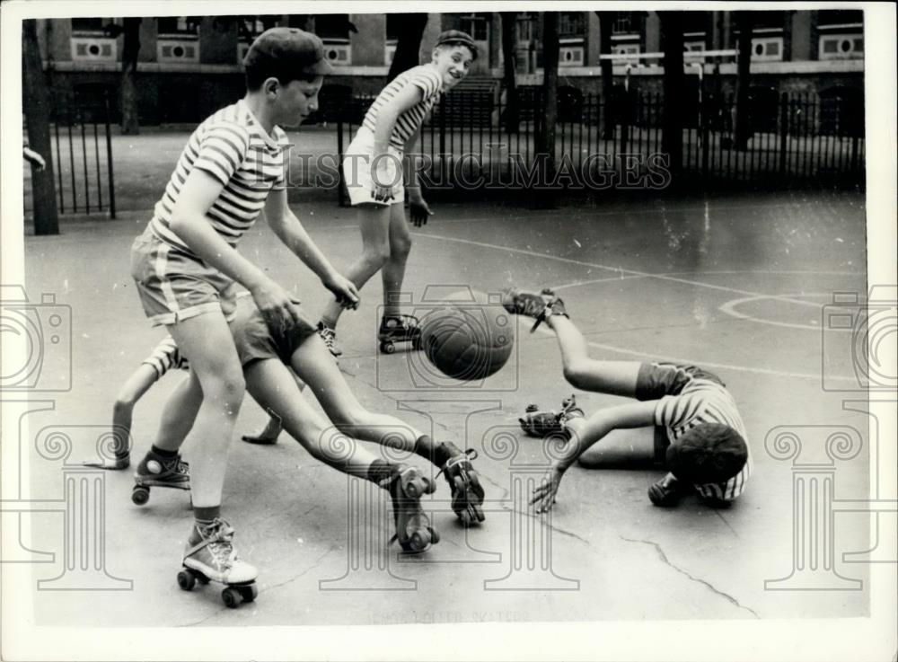 1957 Press Photo Preview of "this Children's Royal Academy" at the Guildhall - Historic Images