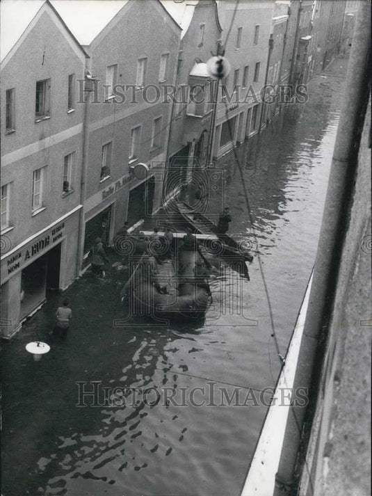 1956 Press Photo Flooding in Vilshofen. Danube Overflows. - Historic Images