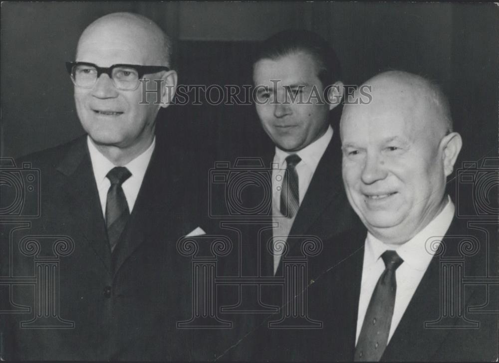 1962 Press Photo Urho Kekkonen (left) and Chrushtschow (right) - Historic Images