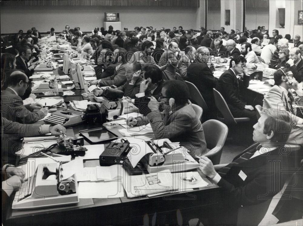 1973 Press Photo The press room for the Geneva peace conference - Historic Images
