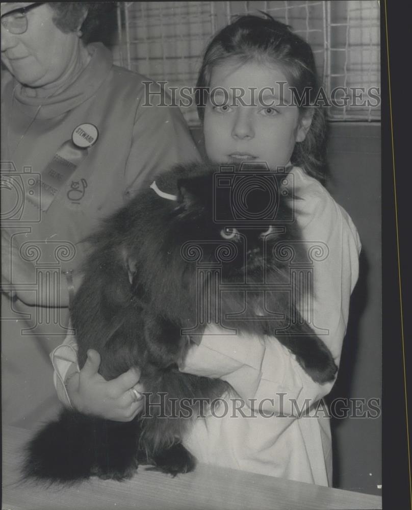 1968 Press Photo Persian cat and girl in cat show - Historic Images