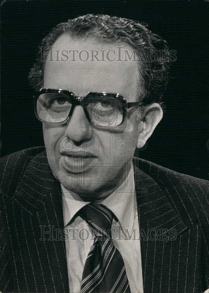 Press Photo Doctor Fadhel Chalabi, secretary general of joint operation - Historic Images