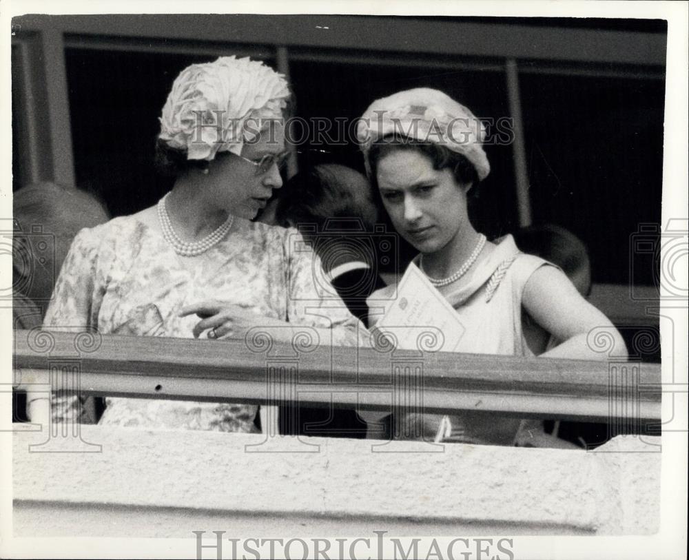 1958 Press Photo H.M. The Queen talking to Princess Margaret - Historic Images