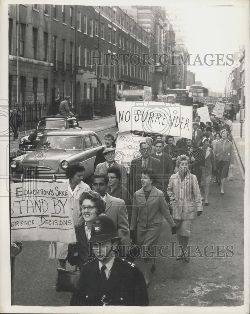 1961 Press Photo School Teachers Protest against Union - Historic Images