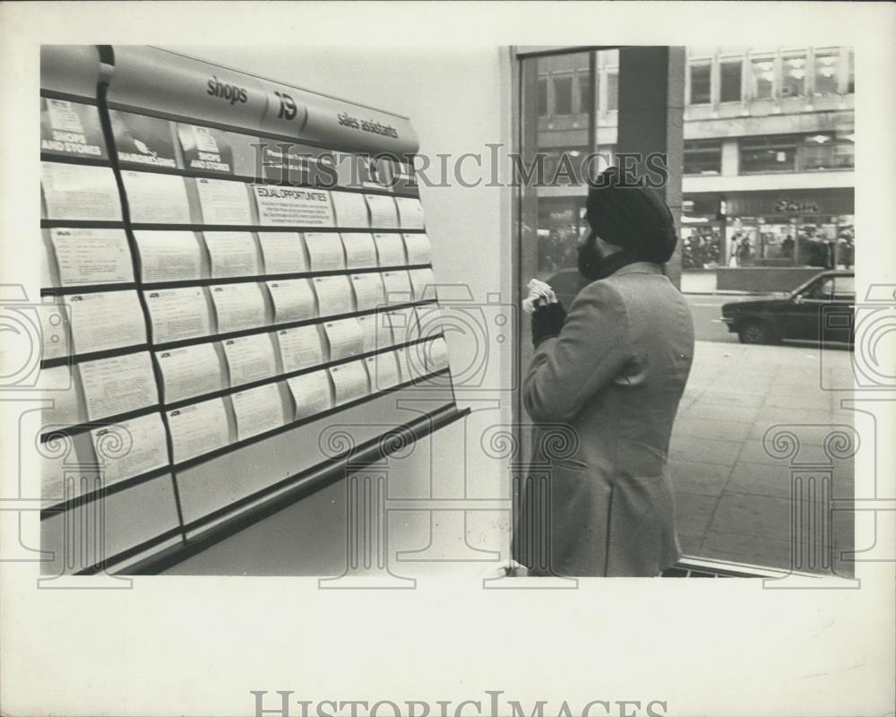 Press Photo Unemployment Office In London - Historic Images