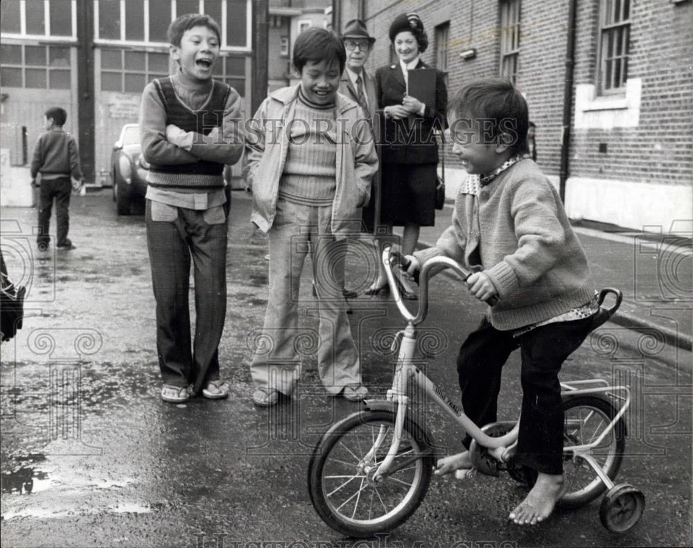 1978 Press Photo Vietnamese Refugees Start New Life in Old Army Barracks - Historic Images