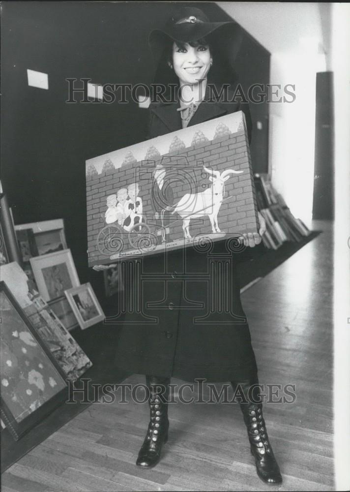 1969 Press Photo Esther Ofarim, judge for the "Sunday Painter" - Historic Images