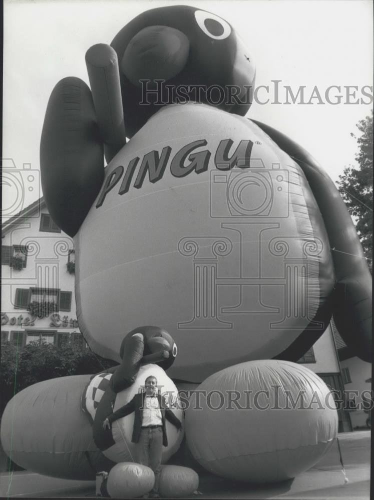 1990 Press Photo World's Biggest Penguin - Historic Images