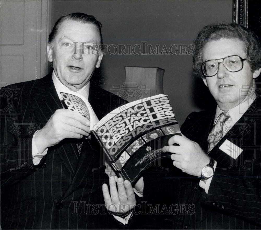 1981 Press Photo David Smith calls on Mr. Francis Pym,chair of Canadia Committee - Historic Images