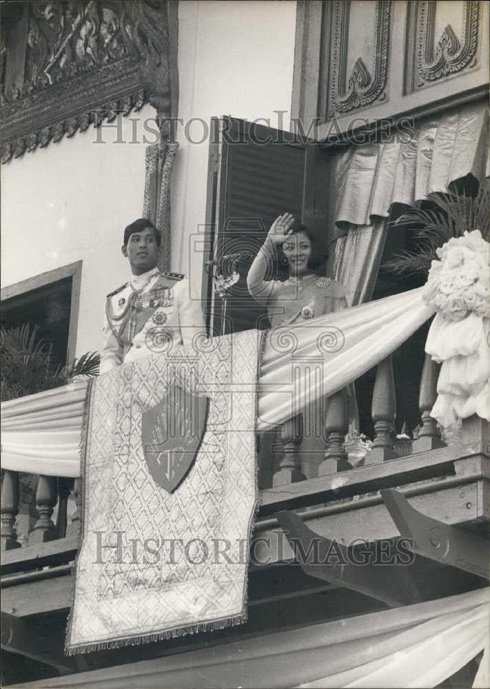 1977 Press Photo Prince Heir Vachiralongkorn Wedding Soma Savalee Bangkok Palace - Historic Images