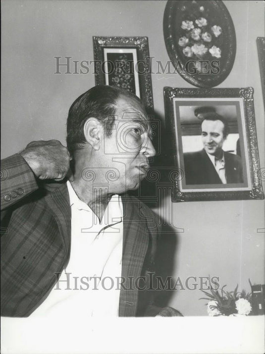 Press Photo Man describing being punched - Historic Images