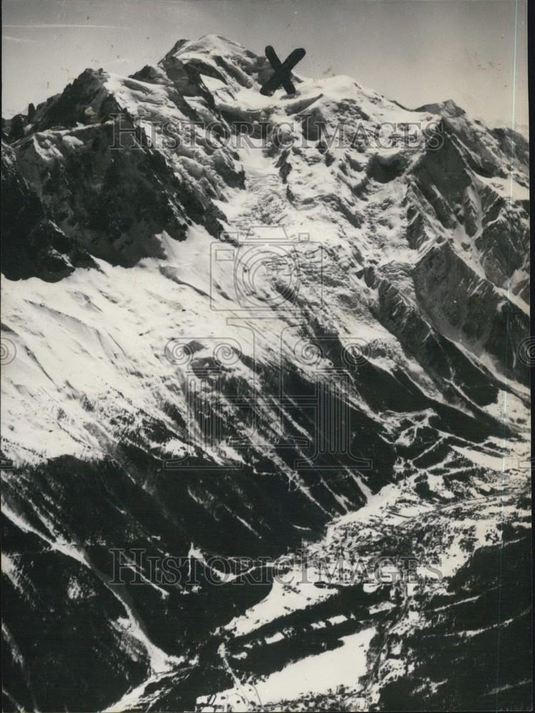 Press Photo A Snow-Packed Mountain - Historic Images