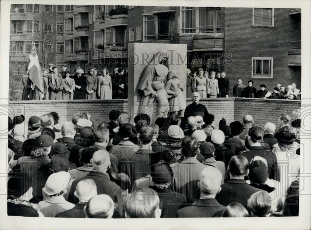 1953 Press Photo Bombardment of French School In Copenhagen - Historic Images