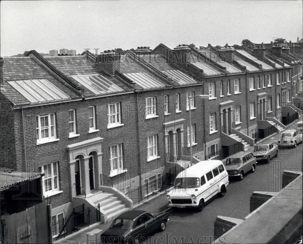 Press Photo Houses Using Solar Hot Water System, London England, Solar Panels - Historic Images