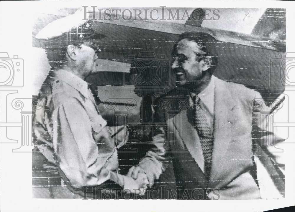 1950 Press Photo Averell Harriman and General McArthur. Korea. - Historic Images