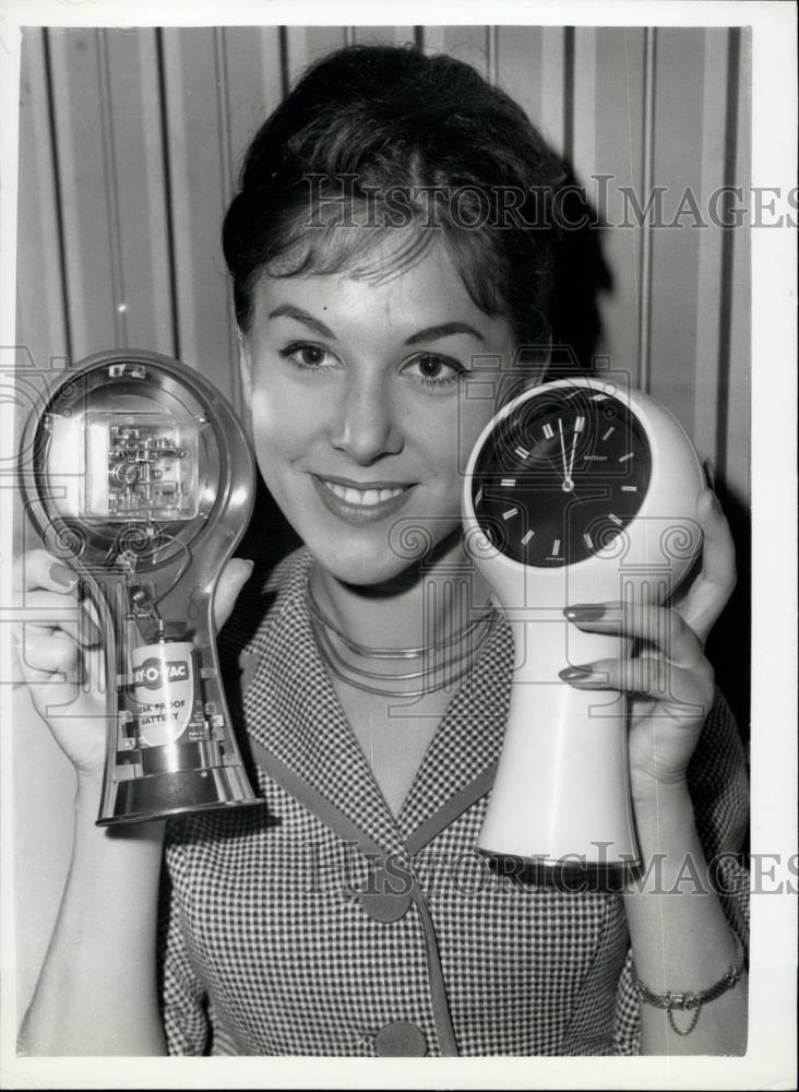 1960 Press Photo Press Preview of watch and jewellery fair - Historic Images