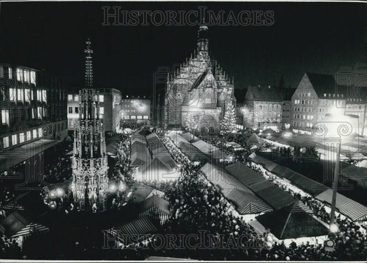 1977 Press Photo Opening of the "Christkindlmarkt" in Nurembergh - Historic Images