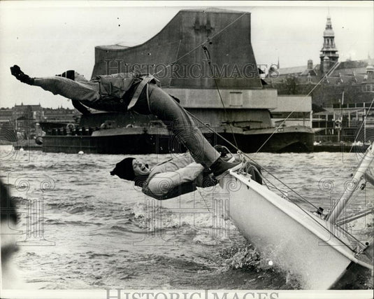 1968 Press Photo Louise Pehrsson and Carl Pierl on their race boat - Historic Images