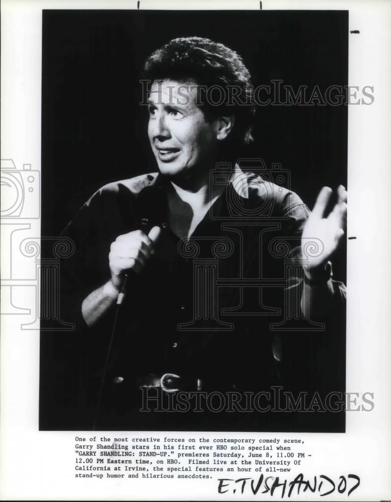 1991 Press Photo Garry Shandling during his show Garry Shandling: Stand-up - Historic Images