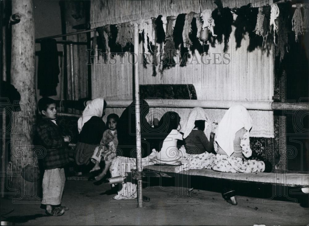 Press Photo Child Labor, Carpet Factory, Iran - Historic Images