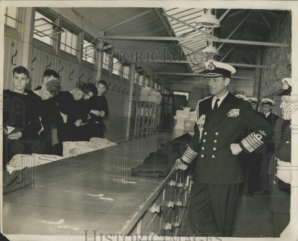 1956 Press Photo Duke of Edinburgh Visits Naval Training Base - Historic Images