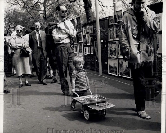 Press Photo Romany and his Barrow Load of Art - Historic Images