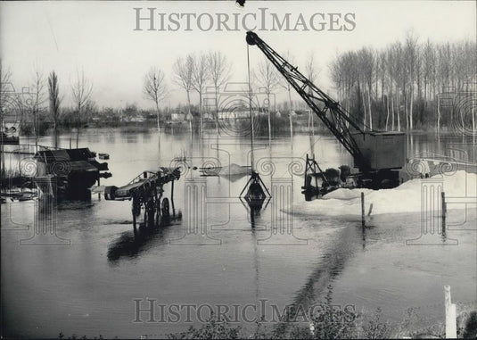 1958 Press Photo "Little Seine" Floods Little Towns & Villages In Paris Area - Historic Images