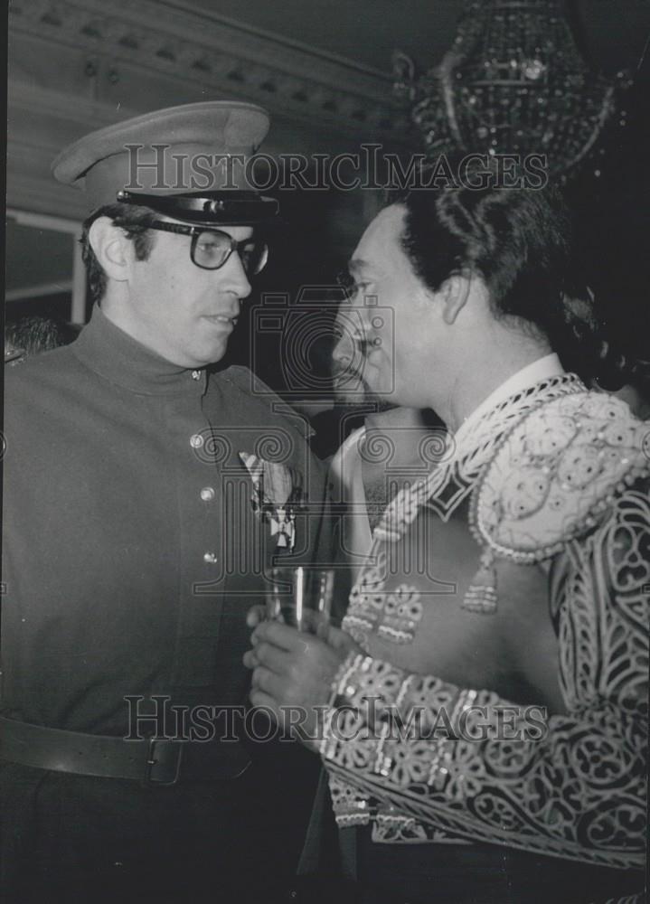 1963 Press Photo Roger Vadim Chats With Eddie Barclay - Historic Images