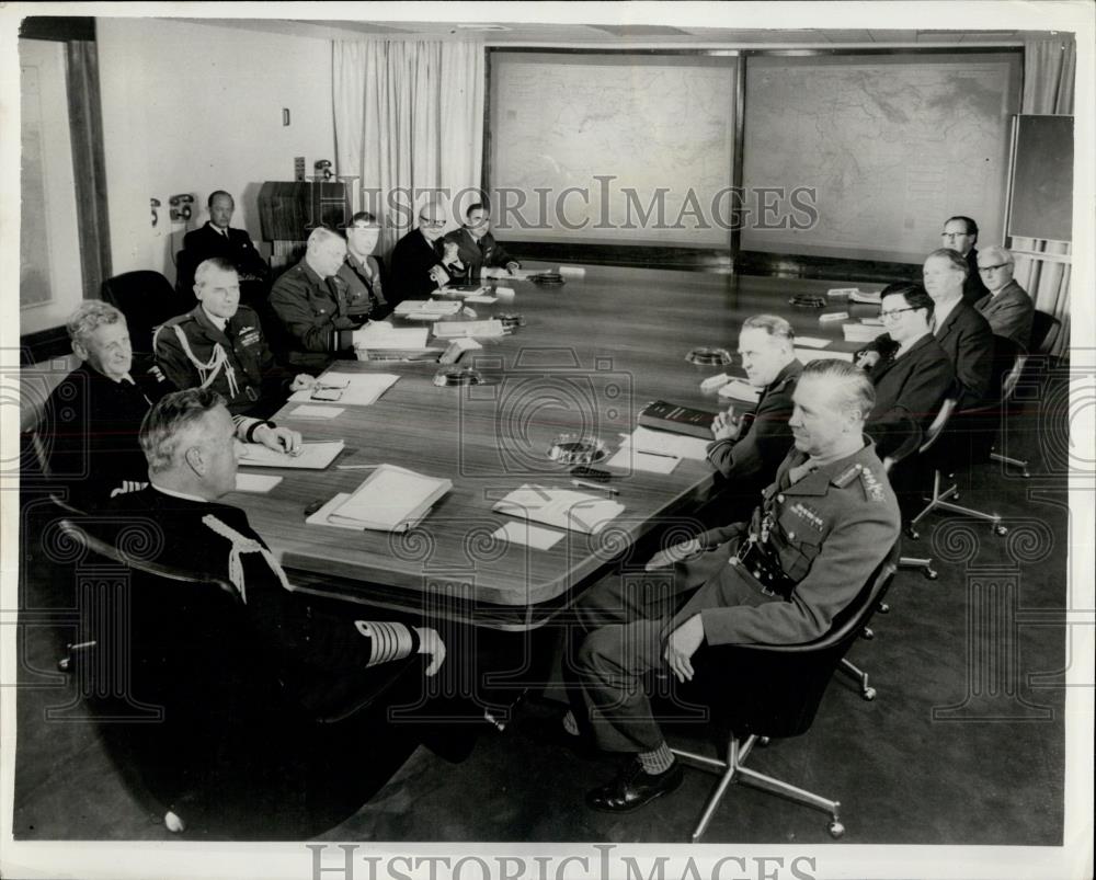 1964 Press Photo The Chiefs of Staff ,Defence Operations Room - Historic Images