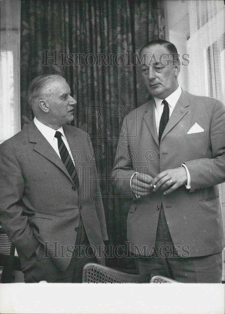 1969 Press Photo Adolf von Thadden with press corps. - Historic Images