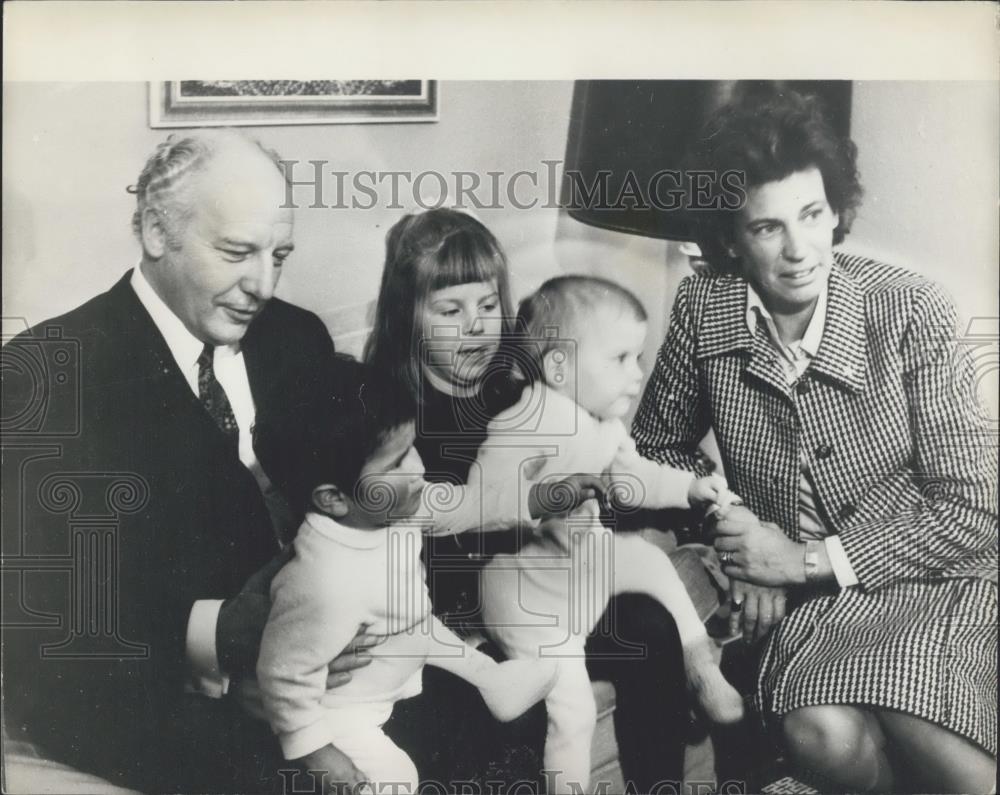 1971 Press Photo West German Foreign Minister Scheel&#39;s Family Adopts Little Indi - Historic Images