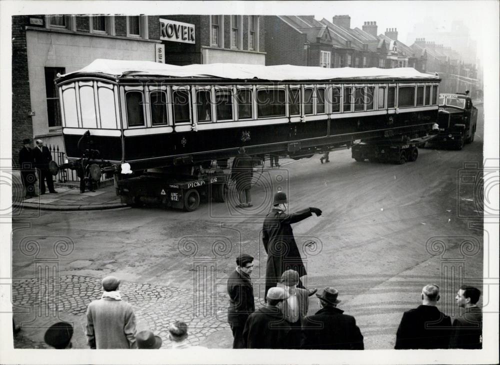 1959 Press Photo Queen Victoria&#39;s Railway Saloon on way to exhibit - Historic Images