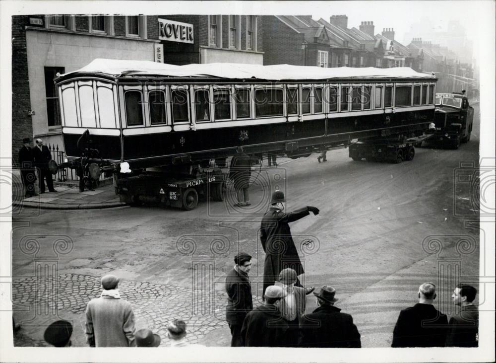 1959 Press Photo Queen Victoria's Railway Saloon on way to exhibit - Historic Images