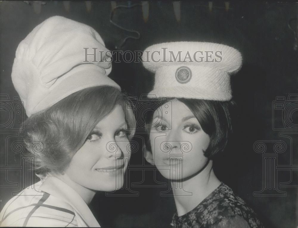 1966 Press Photo &quot;Rouletabille&quot; hair Styles by Paris hair stylists - Historic Images