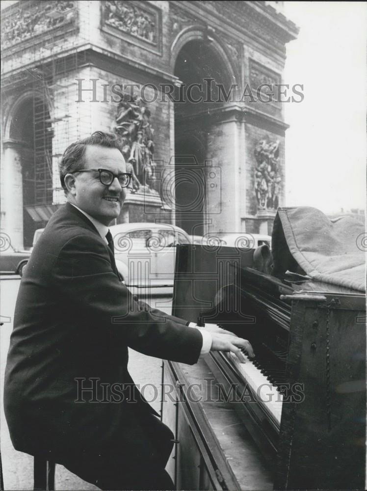 1965 Press Photo Pianist Michel Briguet - Historic Images