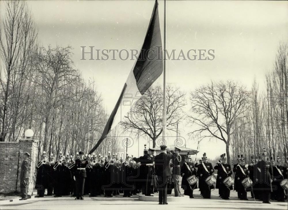 Press Photo the flying the colours ceremony - Historic Images